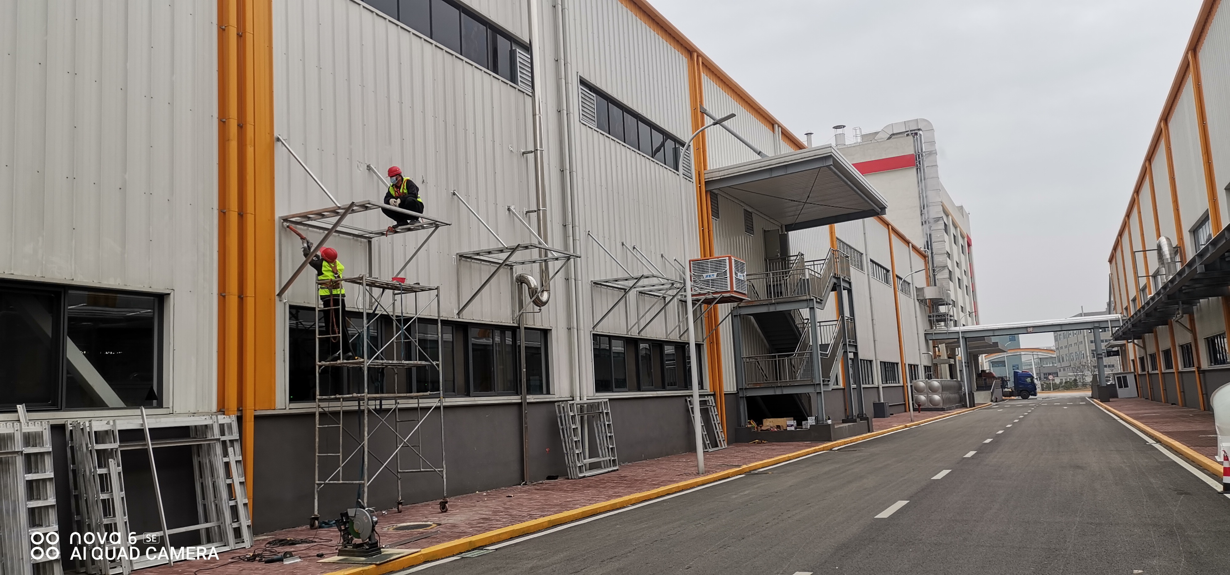 怎么解決鐵皮房夏季高溫問(wèn)題